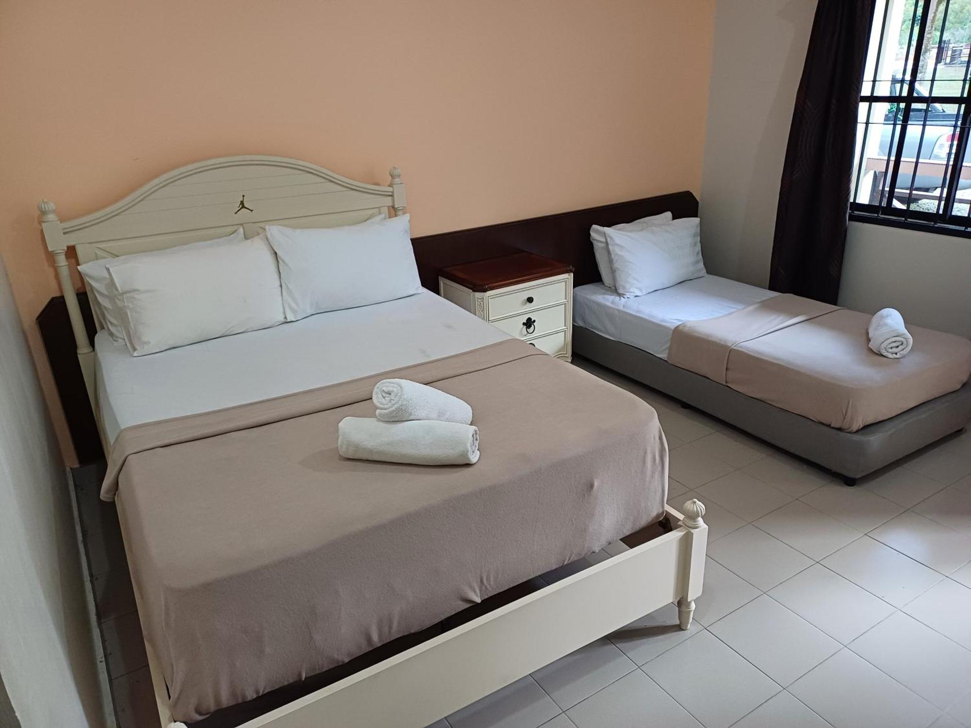 Lemuni Retreat & Training Centre - Kerling, Selangor Hotel Екстериор снимка